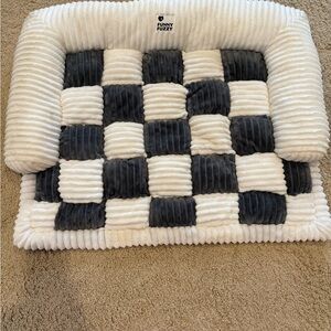 Funny Fuzzy Grey and White Checkered Pet Bed